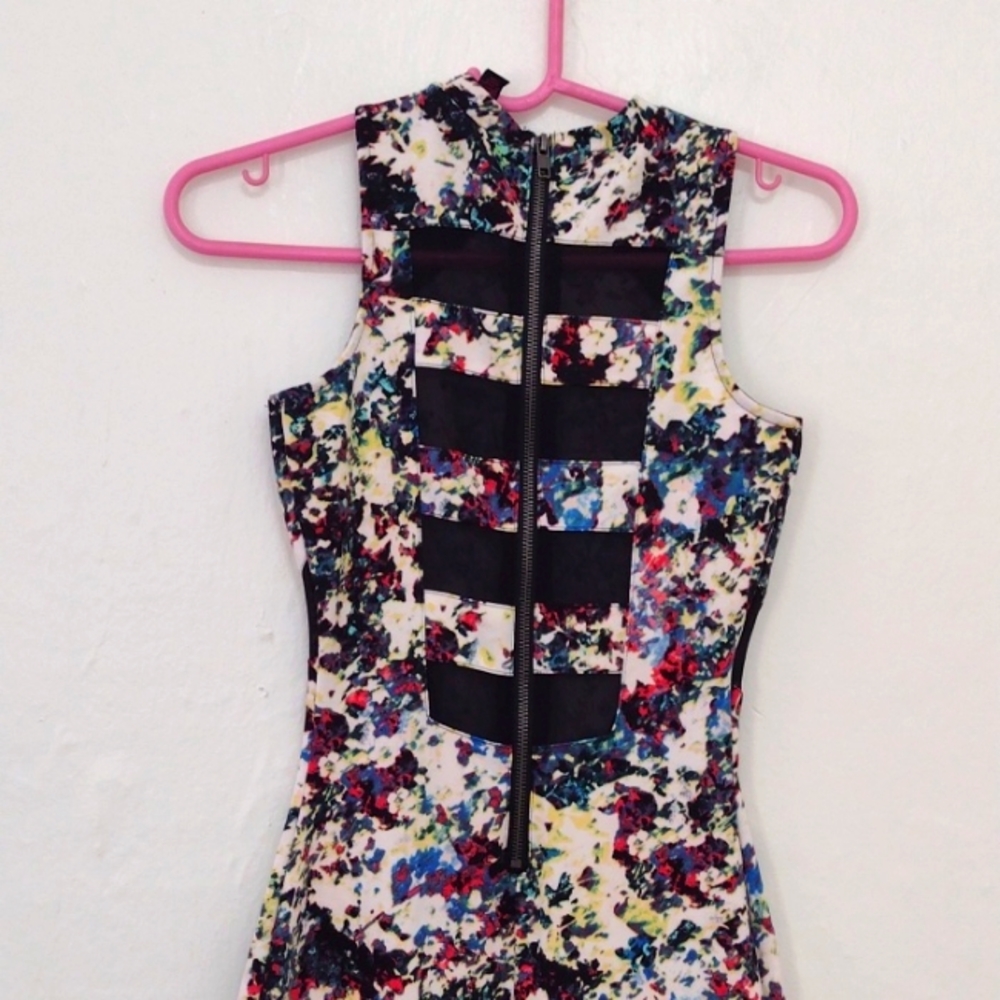 Material Girl Multi Color Floral Body Con Dress Exposed Back Zip NWT Size XS - Picture 14 of 15